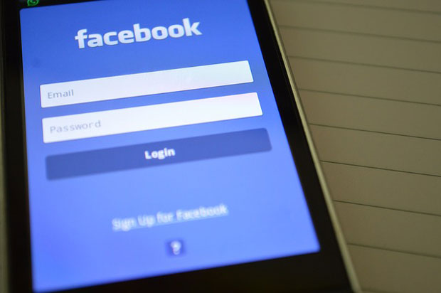 Facebooks smartphone-brugere besøger siden 14 gange om dagen
