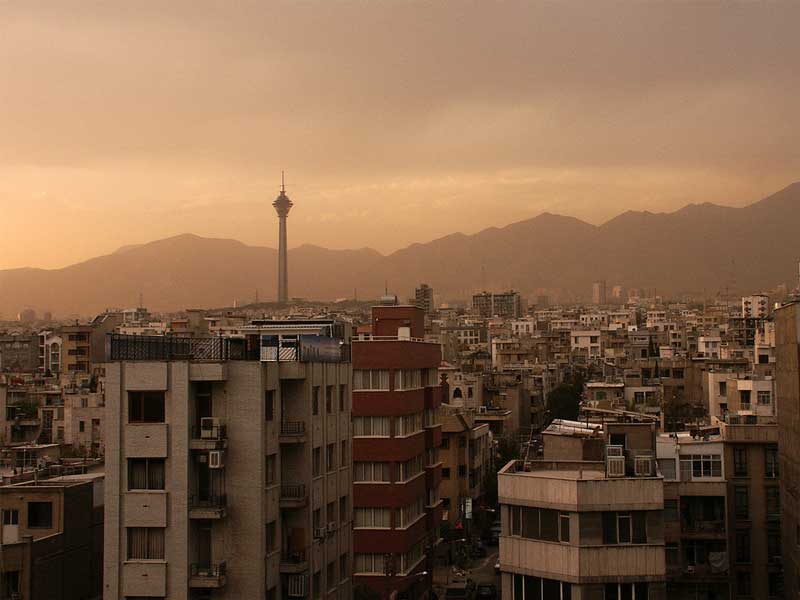 Fakta: Teheranissa (Iranin pääkaupunki) on korkea ilmansaasteiden määrä.