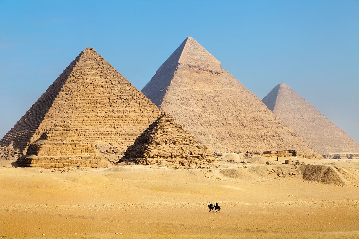 Pyramiderna är kända underverk i världen